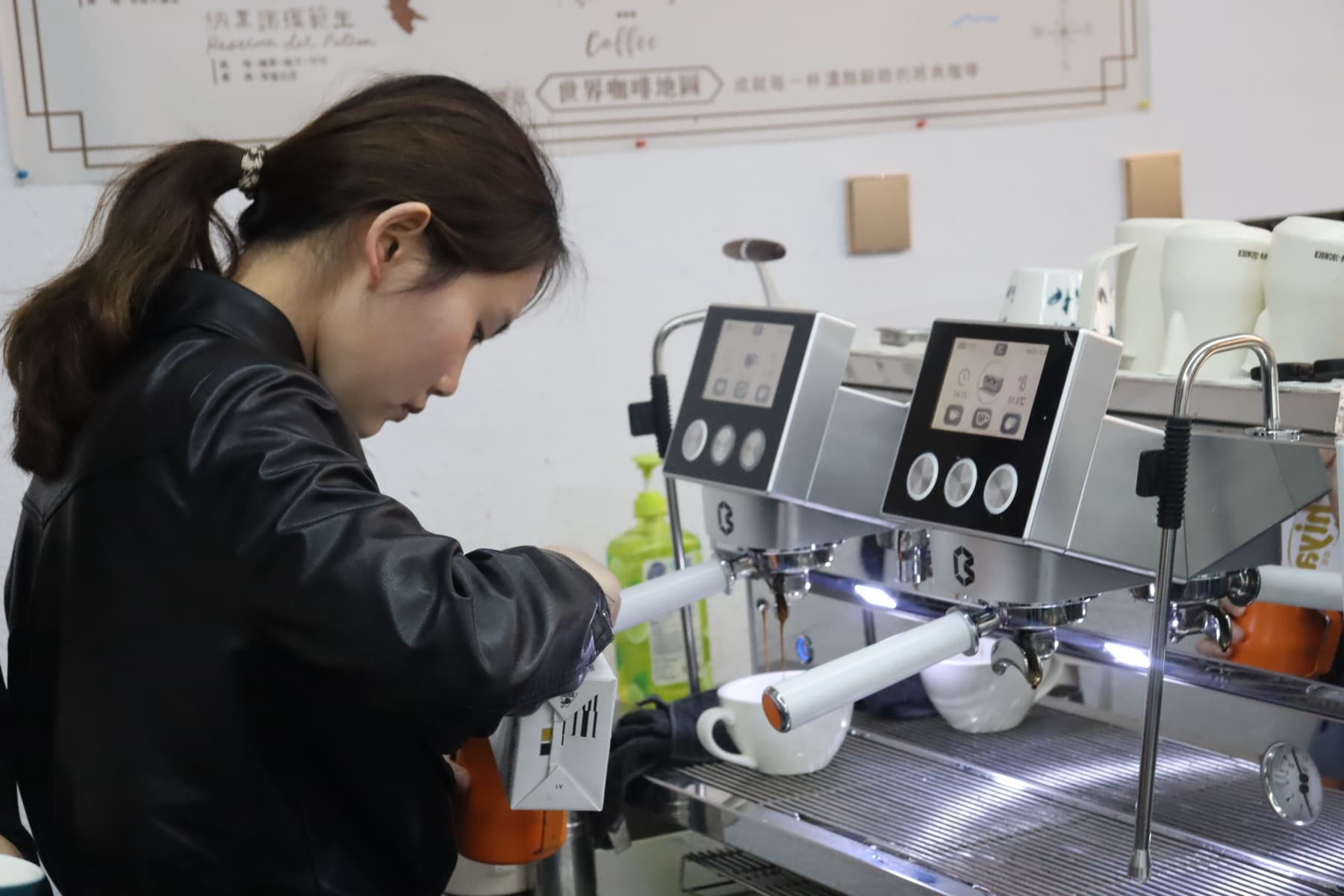 咖啡师课程吧台工作流训练