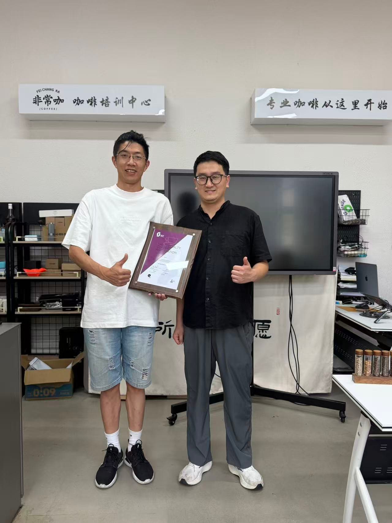 学员李林宇完成咖啡师课程并获得中级证书