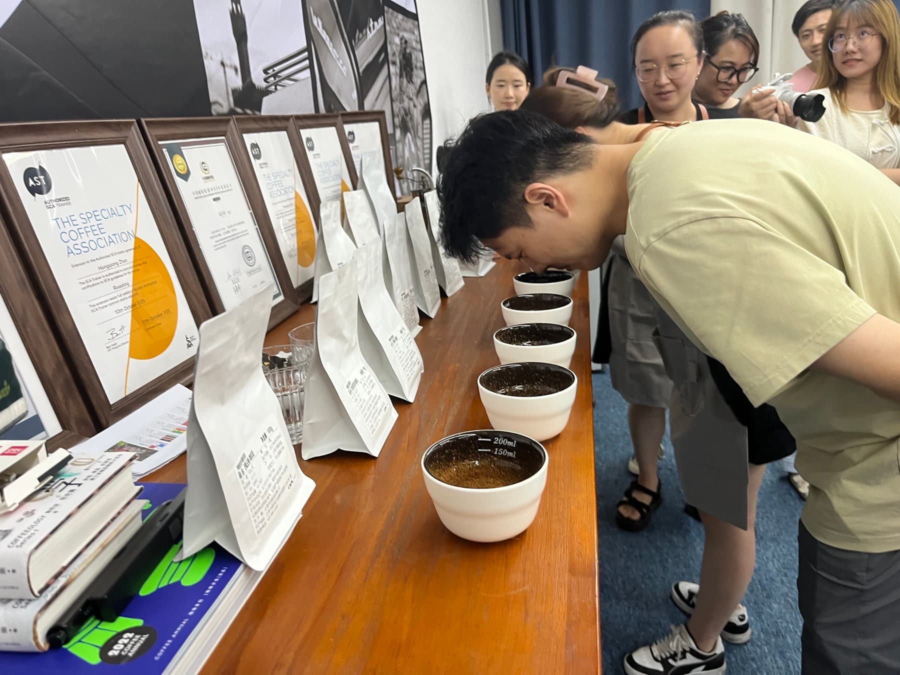 学员进行咖啡感官训练