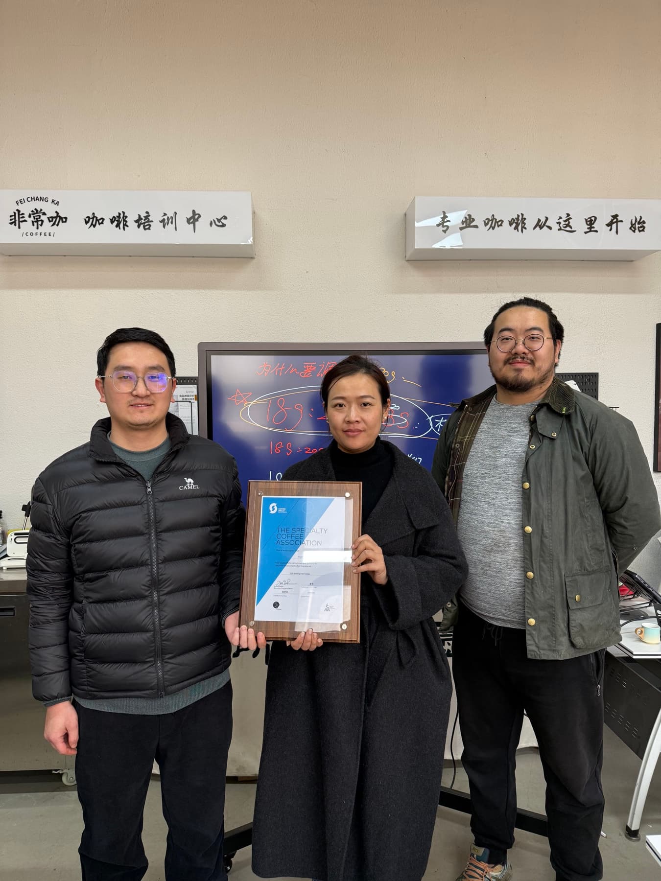 非常咖历届学员结课与证书合影