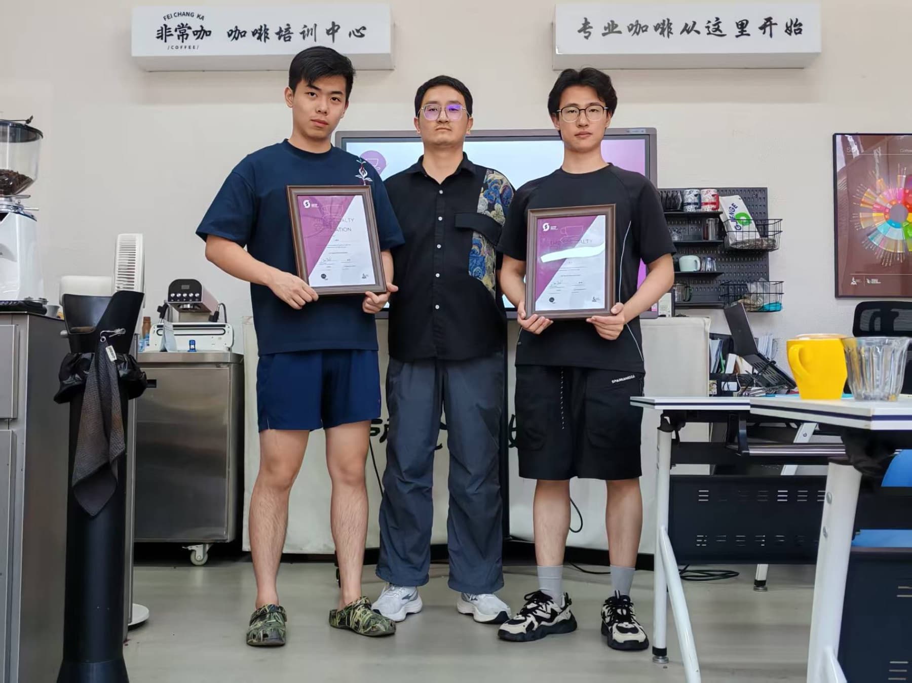 非常咖历届学员结课与证书合影