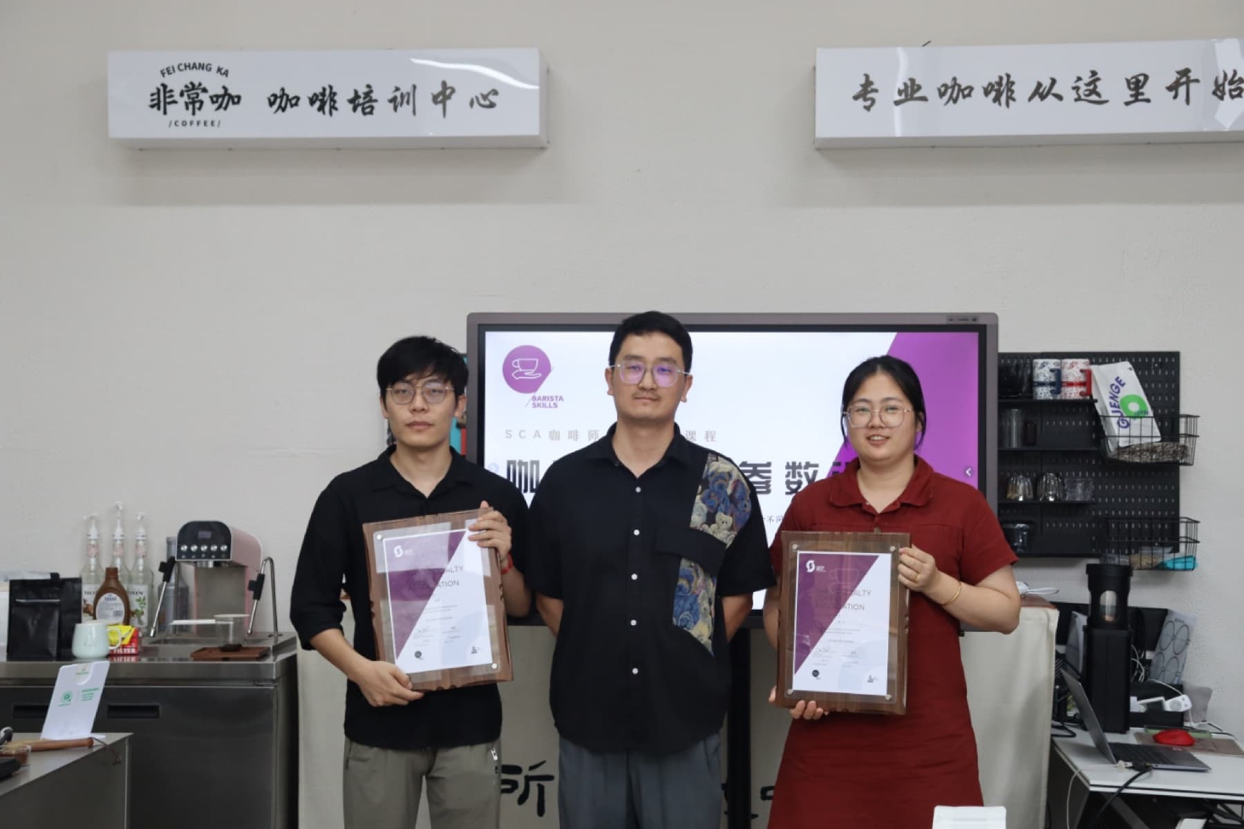 非常咖历届学员结课与证书合影