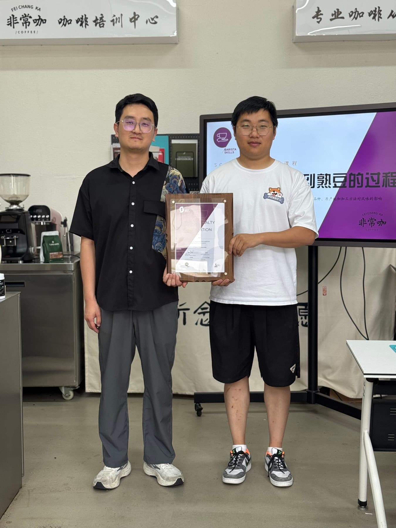 非常咖历届学员结课与证书合影