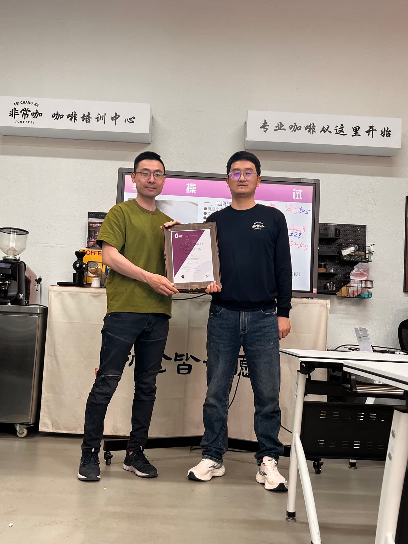 非常咖历届学员结课与证书合影