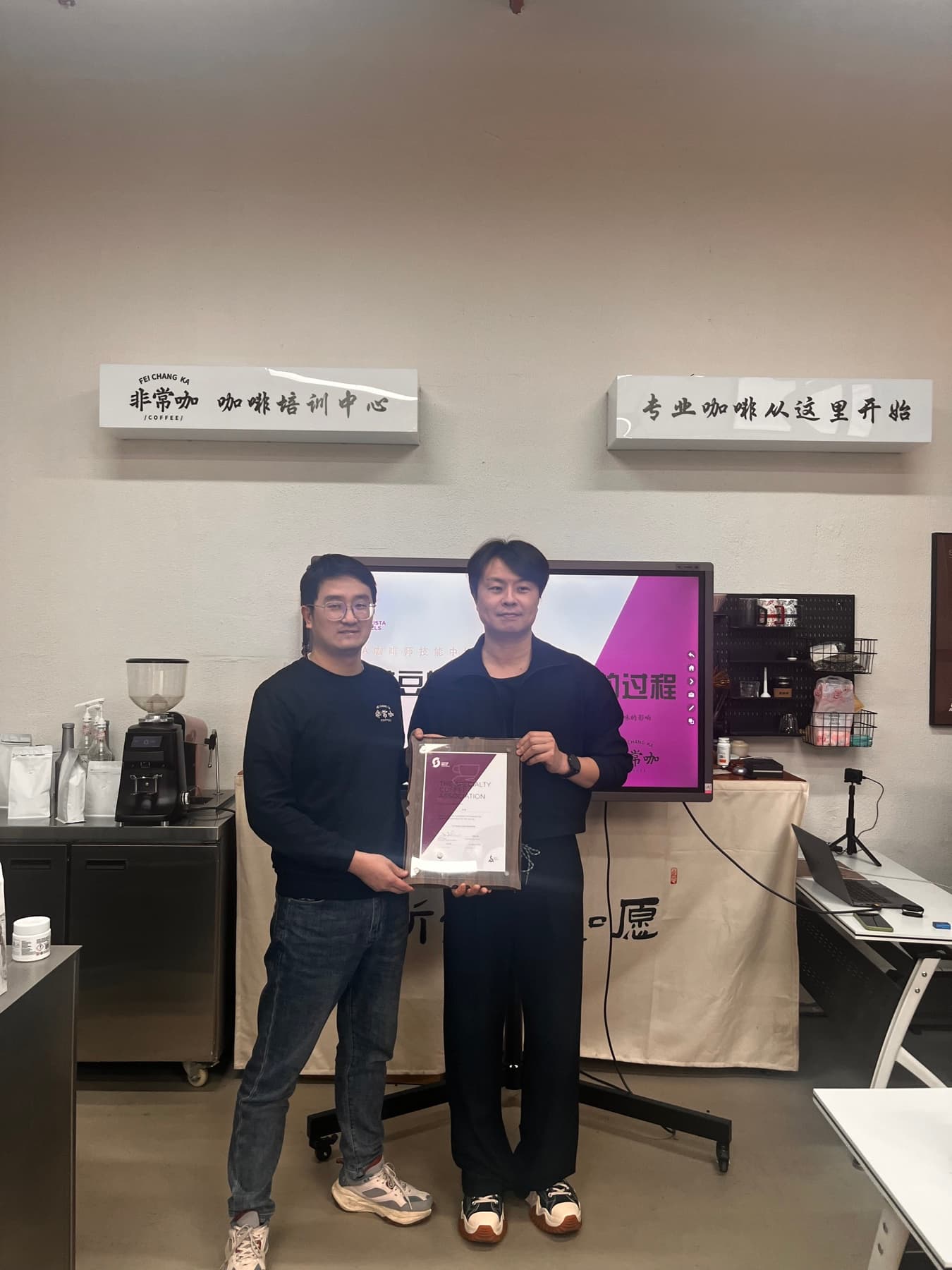 非常咖历届学员结课与证书合影