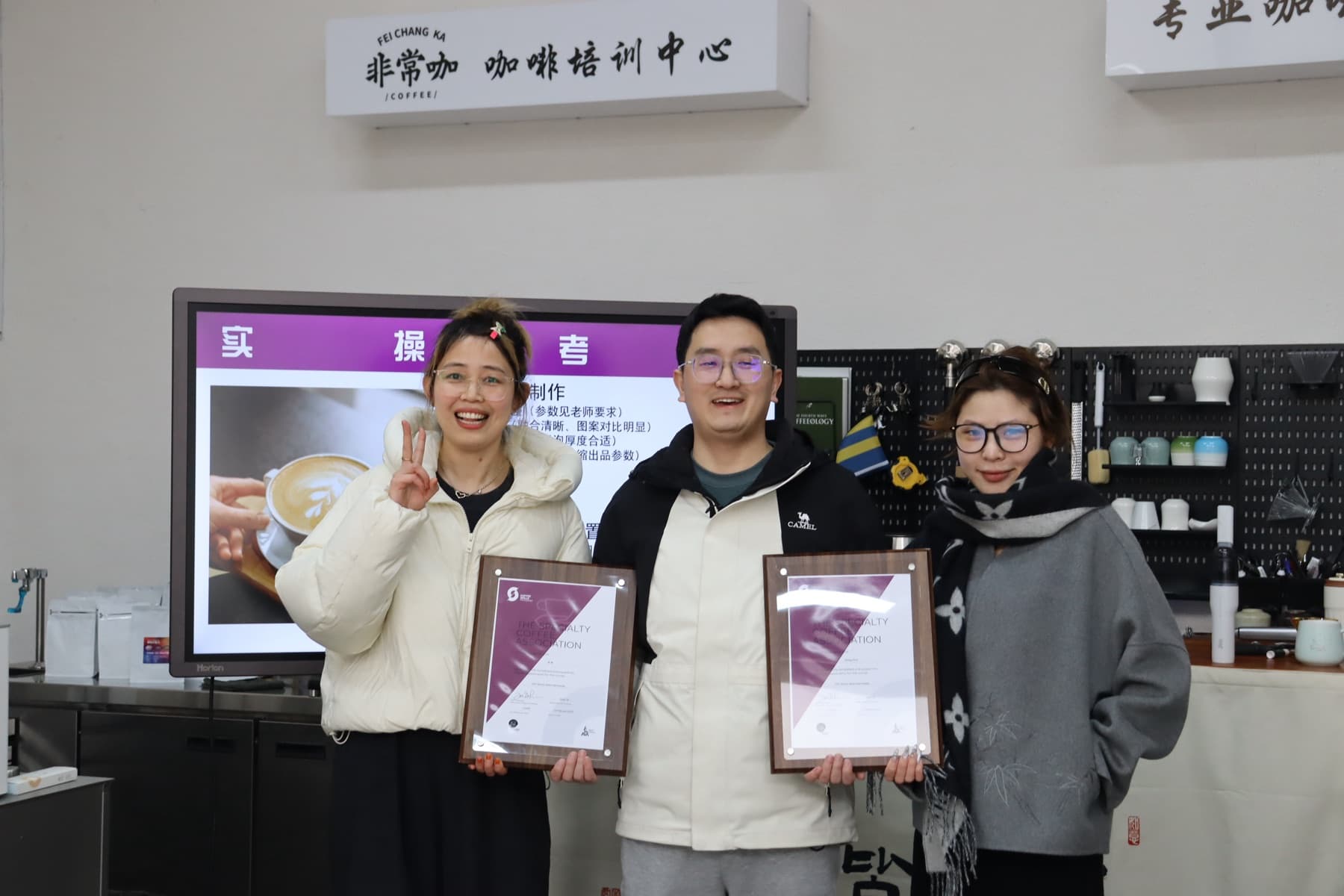 非常咖历届学员结课与证书合影