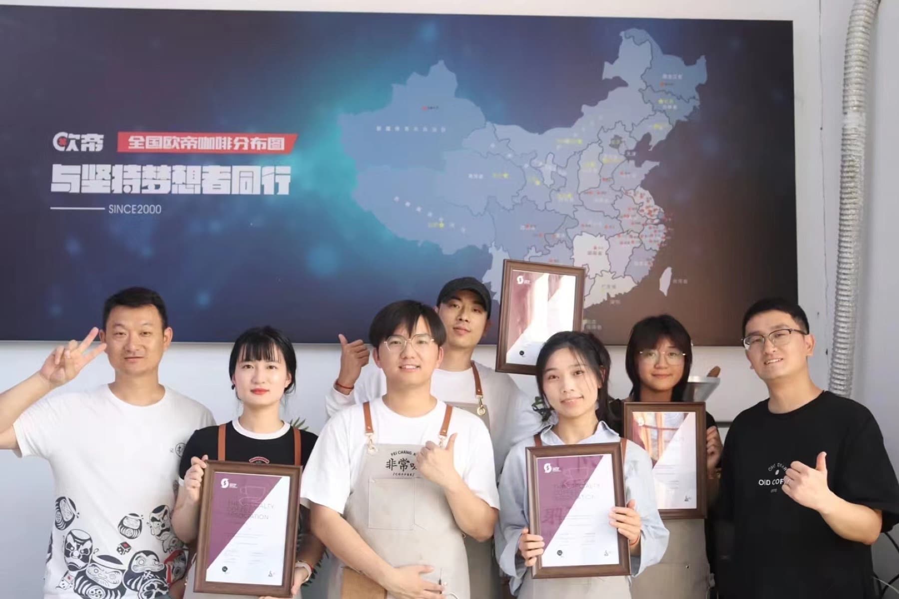 非常咖历届学员结课与证书合影