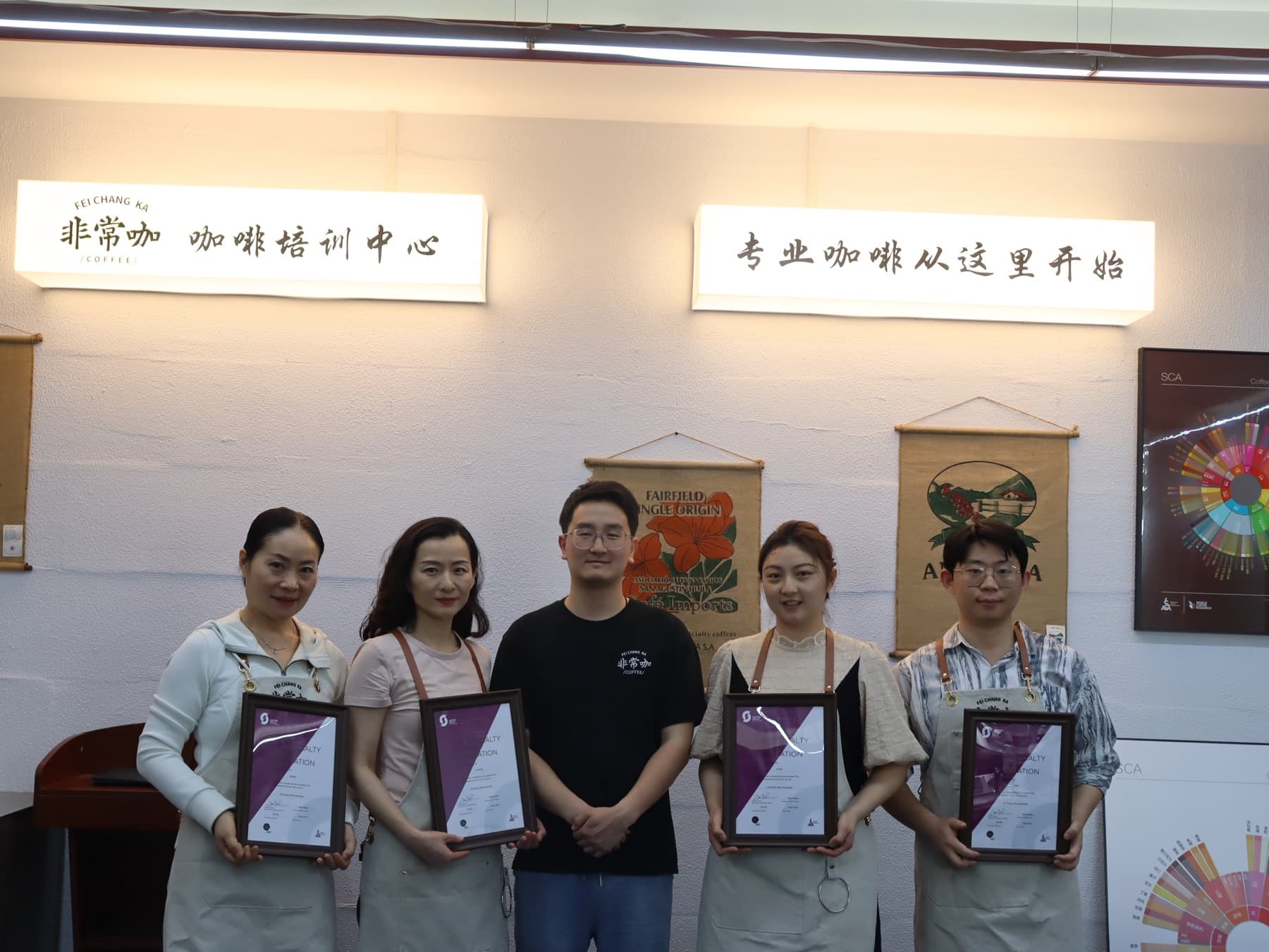 非常咖历届学员结课与证书合影